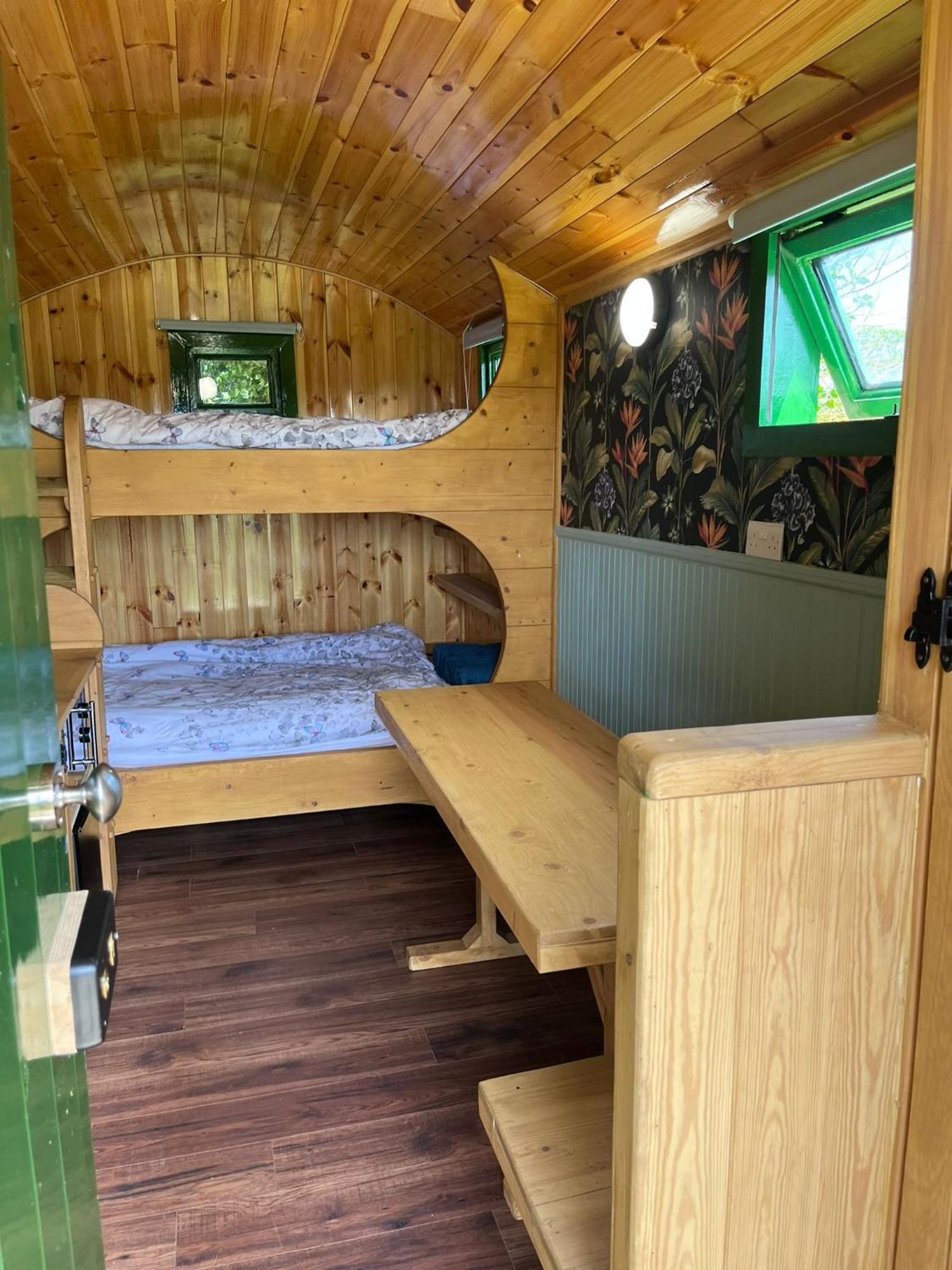 Woodie The Shepherds Hut - Sleeps 4 Chichester Exterior foto